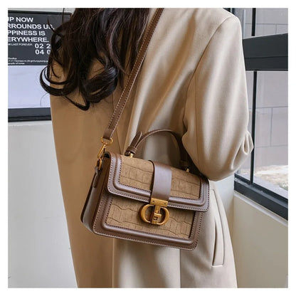 new retro portable small square bag is popular, with advanced texture and niche design, light luxury shoulder bag wholesale.