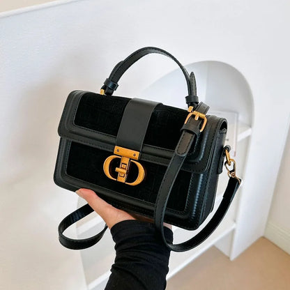 new retro portable small square bag is popular, with advanced texture and niche design, light luxury shoulder bag wholesale.