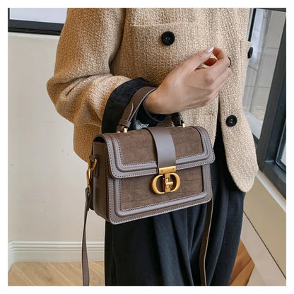 new retro portable small square bag is popular, with advanced texture and niche design, light luxury shoulder bag wholesale.