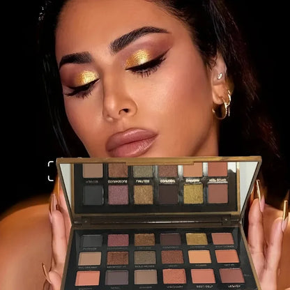 18-Color Eyeshadow Palette – Matte & Glitter, High Pigment, Long-Lasting, Smudge-Proof, Perfect for Daily & Party makeup
