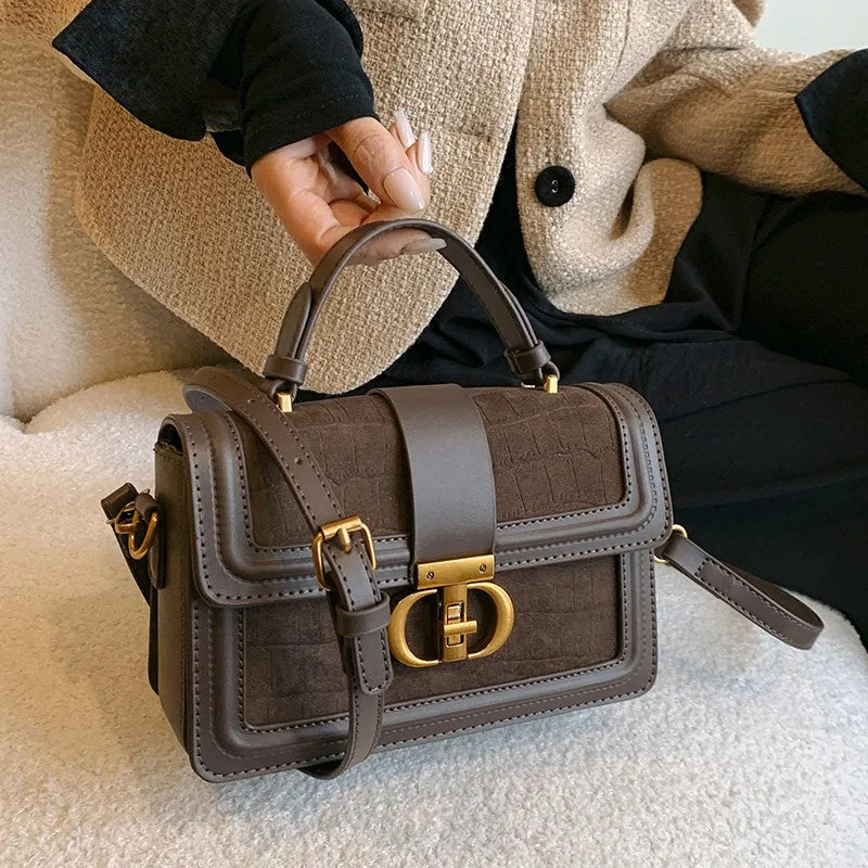 new retro portable small square bag is popular, with advanced texture and niche design, light luxury shoulder bag wholesale.