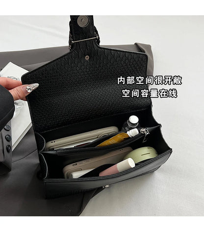 Retro Style Fashion Chain Shoulder Bag for Women Snake Pattern Crossbody Small Square Bag Trendy Accessory