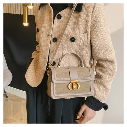 new retro portable small square bag is popular, with advanced texture and niche design, light luxury shoulder bag wholesale.