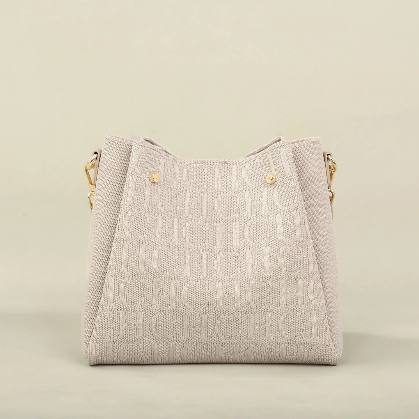 Carolina Herrera Stylish Women's Crossbody Bag Large Capacity Versatile Commuter Style Women's Flyknit Shoulder Bag