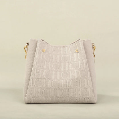 Carolina Herrera Stylish Women's Crossbody Bag Large Capacity Versatile Commuter Style Women's Flyknit Shoulder Bag