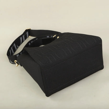 Carolina Herrera Stylish Women's Crossbody Bag Large Capacity Versatile Commuter Style Women's Flyknit Shoulder Bag