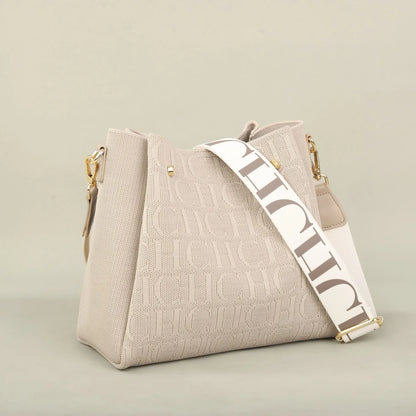 Carolina Herrera Stylish Women's Crossbody Bag Large Capacity Versatile Commuter Style Women's Flyknit Shoulder Bag