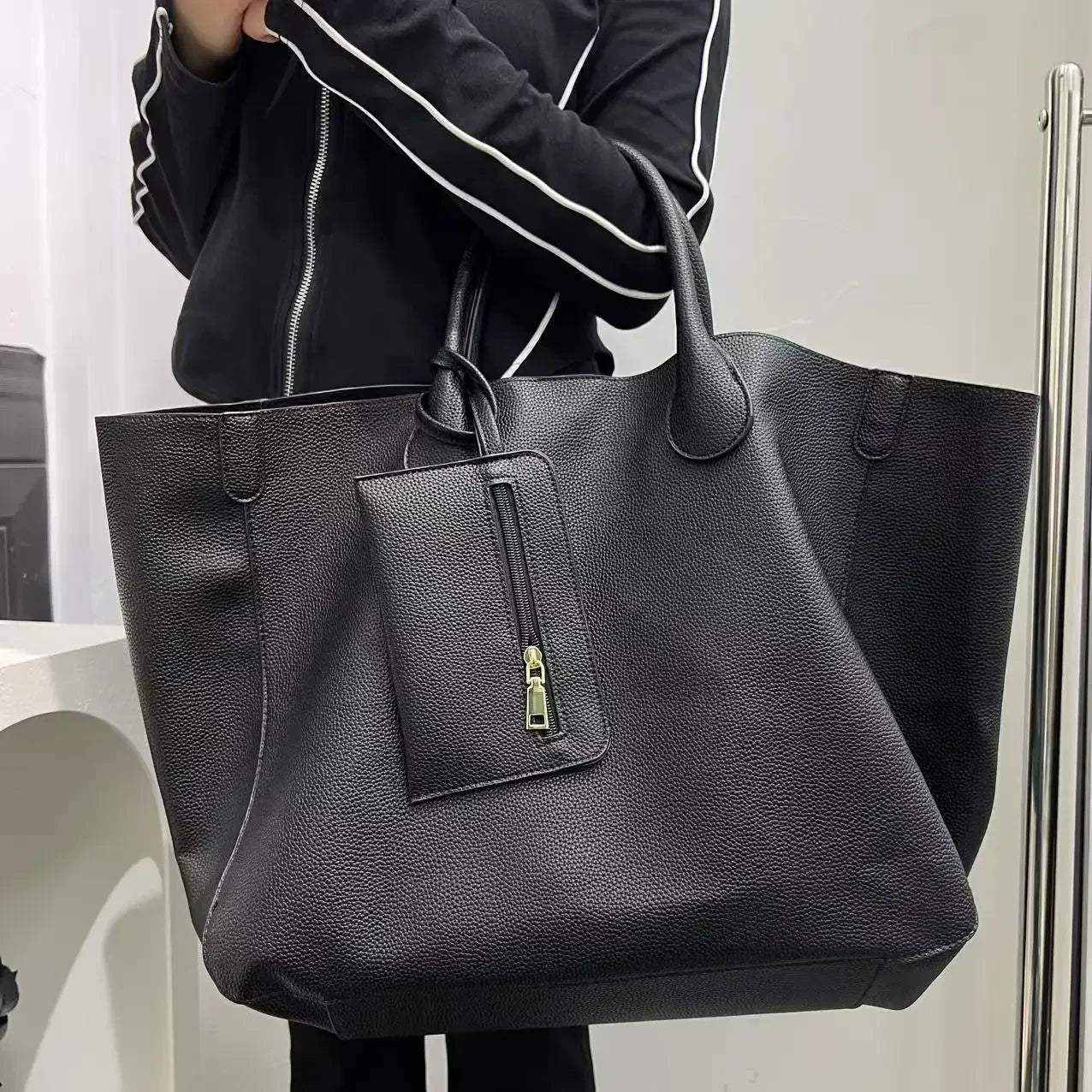 Ladies' fashionable vegan leather oversized handbag with large capacity, simple and versatile shopping bag