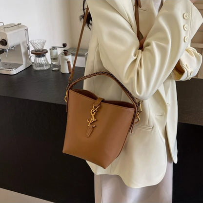 Classic old money wind bucket bag large capacity diagonal cross handbag senior sense of work commuting lazy wind women's bags