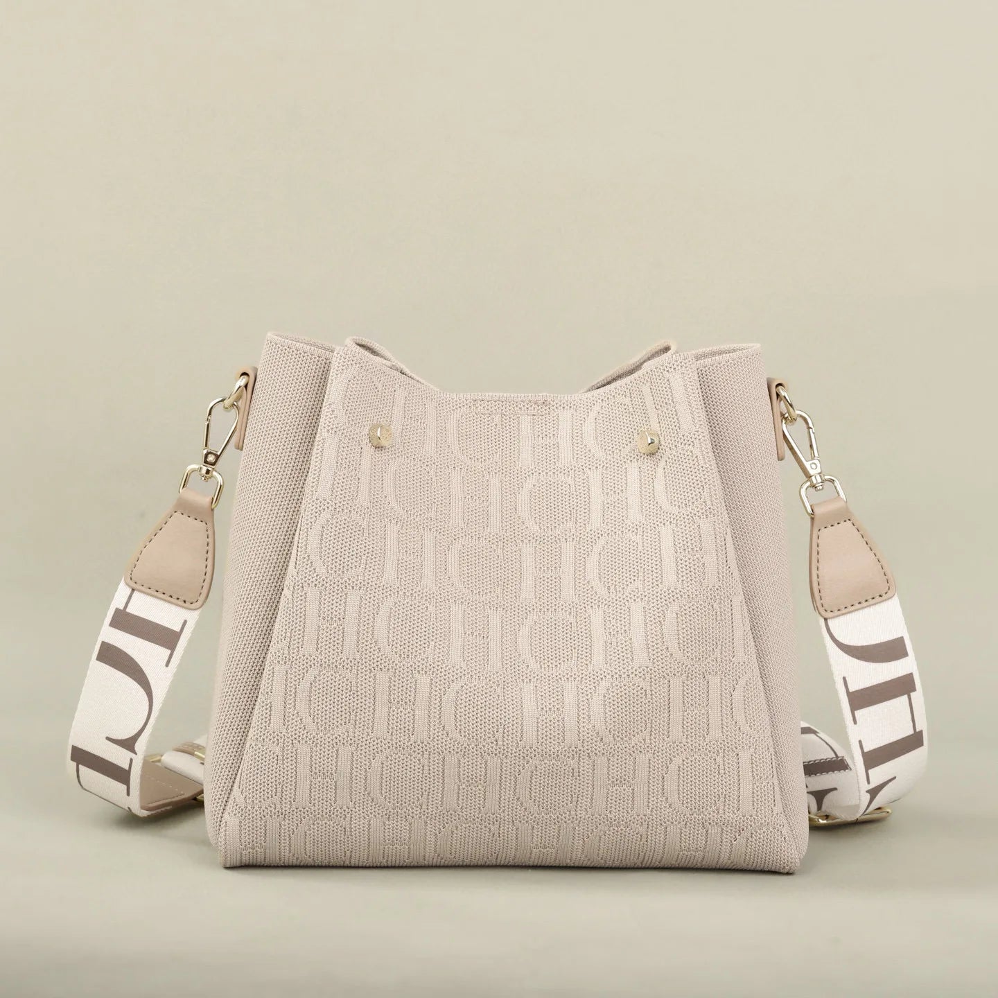 Carolina Herrera Stylish Women's Crossbody Bag Large Capacity Versatile Commuter Style Women's Flyknit Shoulder Bag