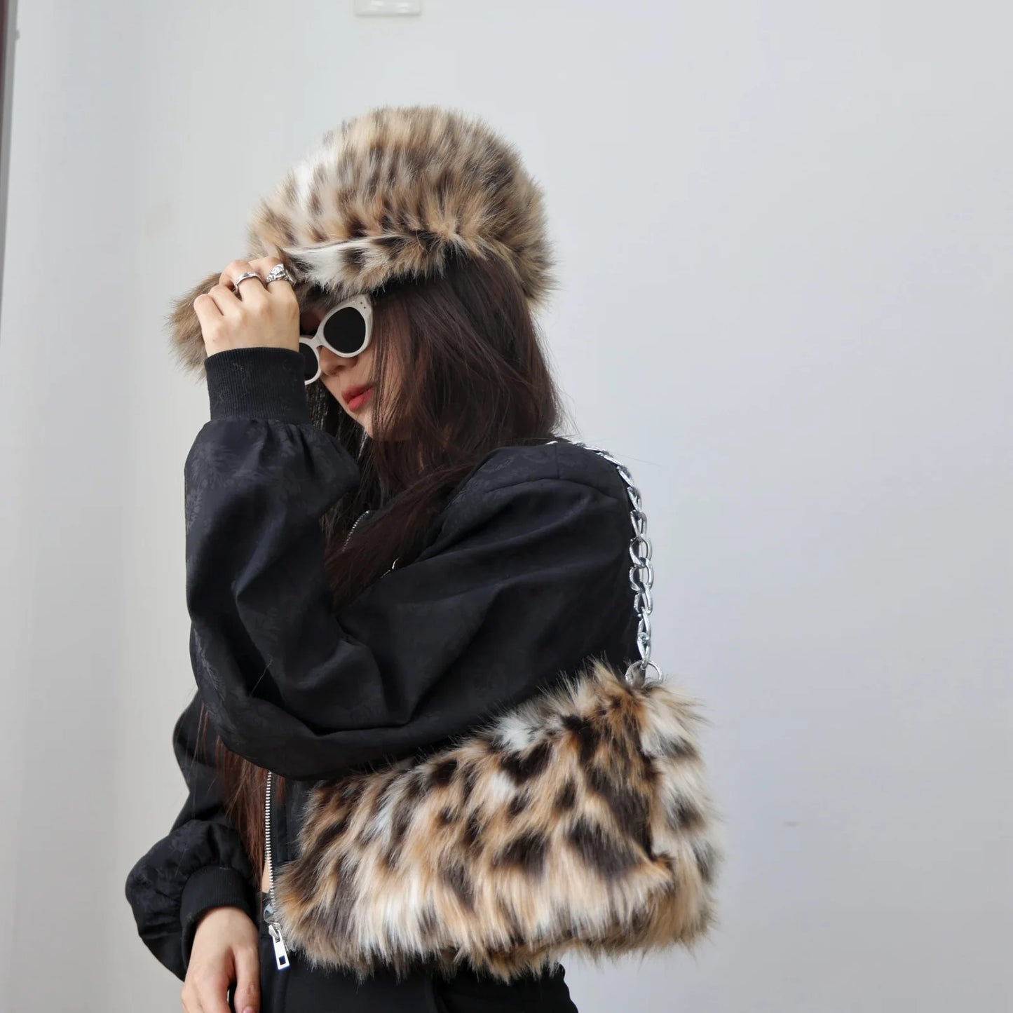 New Faux Fur Leopard Shoulder Bag Women's Autumn Winter Chain Handbags Ladies Leopard Print Clutch Purses Fluffy Top Handle Bags