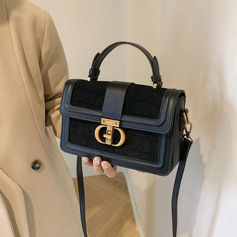 new retro portable small square bag is popular, with advanced texture and niche design, light luxury shoulder bag wholesale.