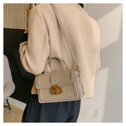 new retro portable small square bag is popular, with advanced texture and niche design, light luxury shoulder bag wholesale.