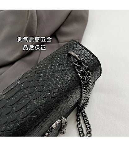 Retro Style Fashion Chain Shoulder Bag for Women Snake Pattern Crossbody Small Square Bag Trendy Accessory