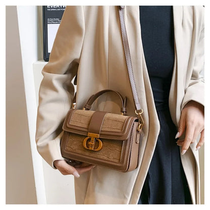 new retro portable small square bag is popular, with advanced texture and niche design, light luxury shoulder bag wholesale.