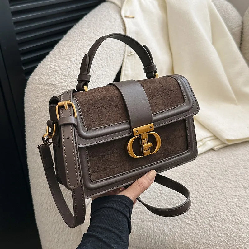 new retro portable small square bag is popular, with advanced texture and niche design, light luxury shoulder bag wholesale.