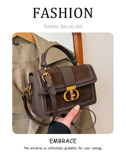 new retro portable small square bag is popular, with advanced texture and niche design, light luxury shoulder bag wholesale.