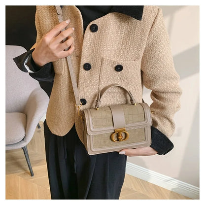 new retro portable small square bag is popular, with advanced texture and niche design, light luxury shoulder bag wholesale.