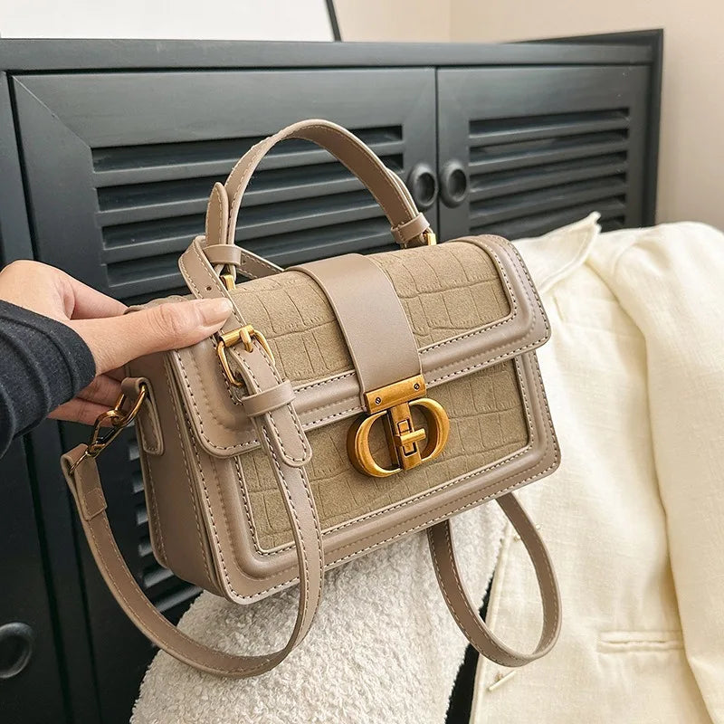new retro portable small square bag is popular, with advanced texture and niche design, light luxury shoulder bag wholesale.