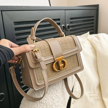 new retro portable small square bag is popular, with advanced texture and niche design, light luxury shoulder bag wholesale.