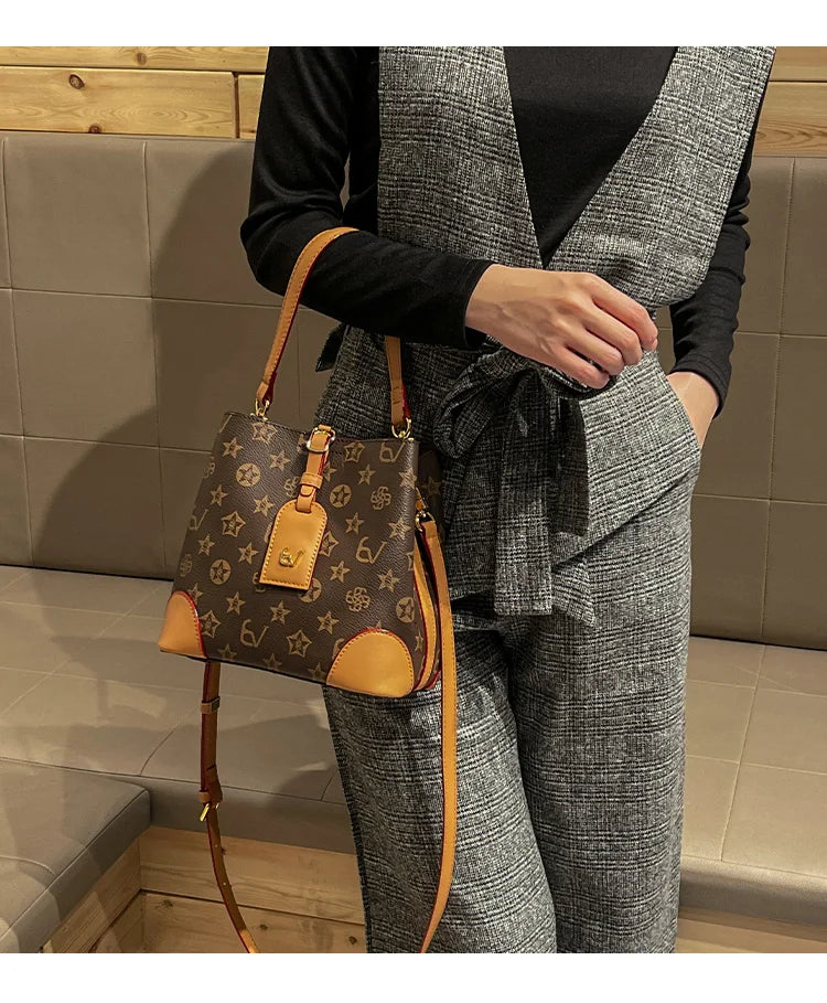 Light luxury brand handbag 2024 new autumn and winter high-end fashion designer bucket bag, single shoulder crossbody bag