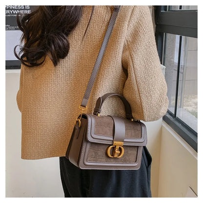 new retro portable small square bag is popular, with advanced texture and niche design, light luxury shoulder bag wholesale.