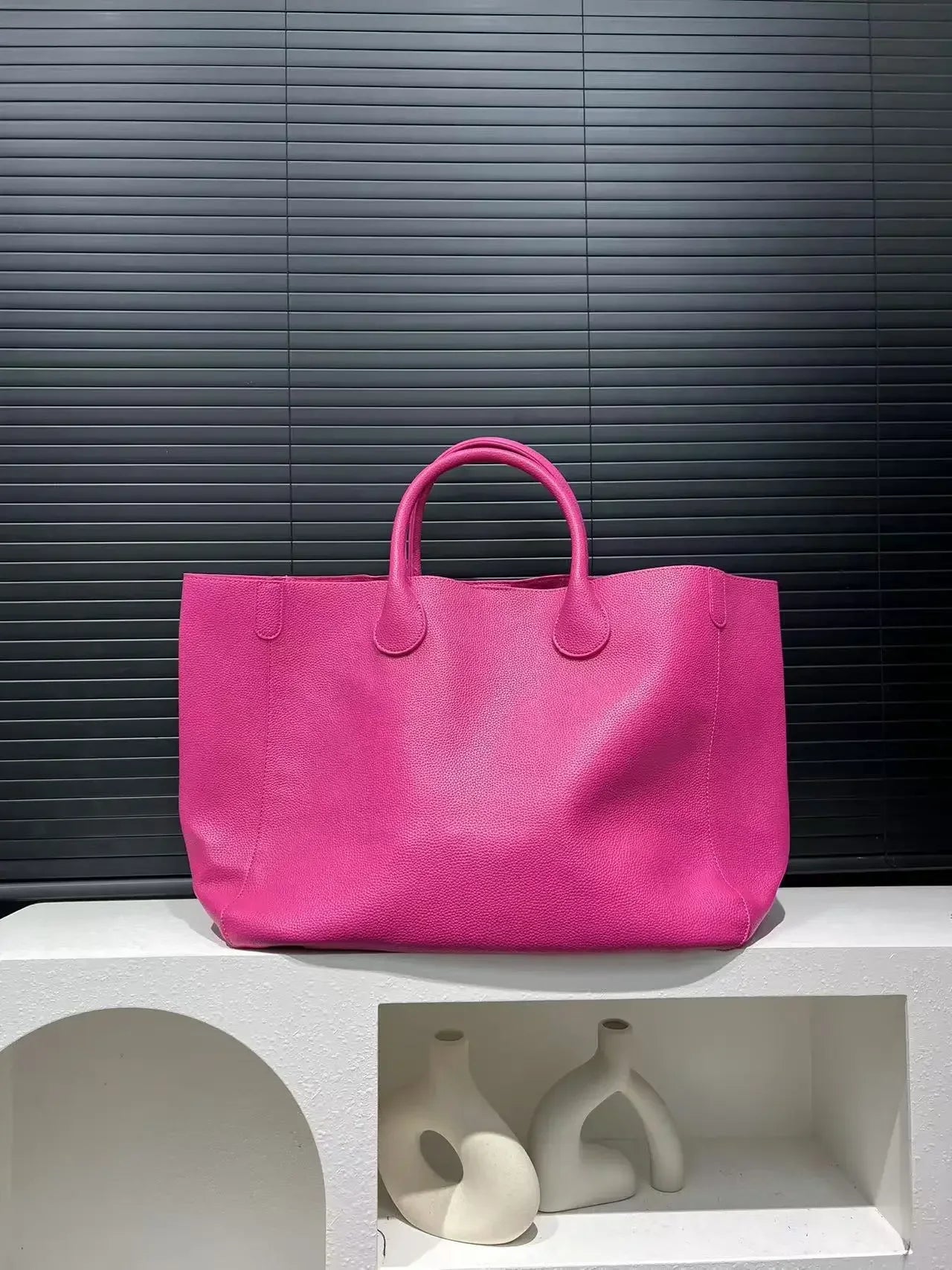 Ladies' fashionable vegan leather oversized handbag with large capacity, simple and versatile shopping bag