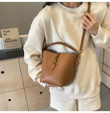 Classic old money wind bucket bag large capacity diagonal cross handbag senior sense of work commuting lazy wind women's bags