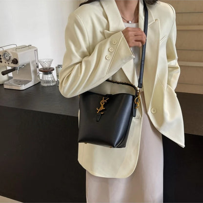 Classic old money wind bucket bag large capacity diagonal cross handbag senior sense of work commuting lazy wind women's bags